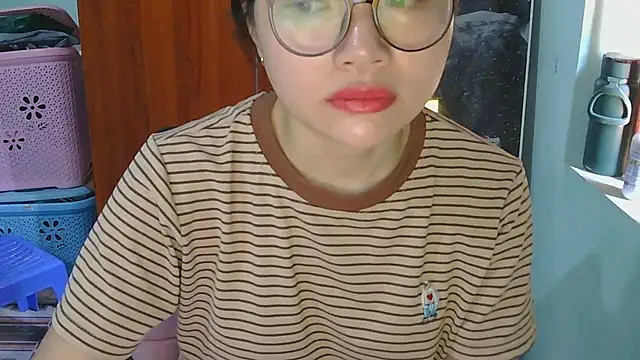 Snapshot of Uhem112 chatting on September 21, 2025, 2:06 am Uhem112 online show from September 21, 2025, 2:06 am