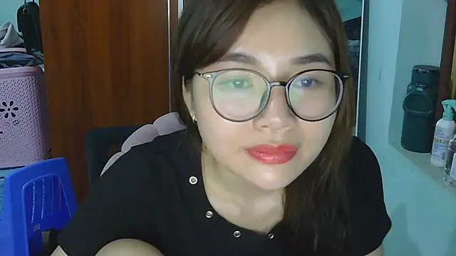 Snapshot of Uhem112 chatting on September 18, 2025, 1:03 pm Uhem112 online show from September 18, 2025, 1:03 pm