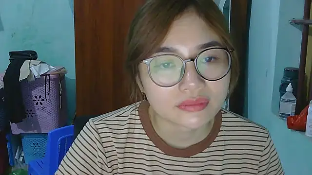 Snapshot of Uhem112 chatting on October 18, 2025, 2:19 pm Uhem112 online show from October 18, 2025, 2:19 pm