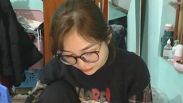 Uhem112 online show from November 18, 2025, 1:21 am