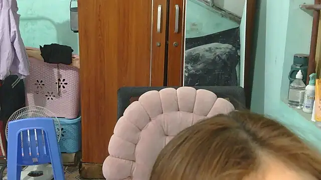 Snapshot of Uhem112 chatting on October 24, 2025, 12:37 pm Uhem112 online show from October 24, 2025, 12:37 pm