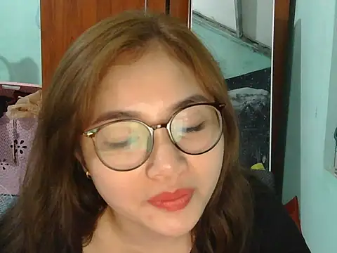 Snapshot of Uhem112 chatting on October 26, 2025, 2:17 pm Uhem112 online show from October 26, 2025, 2:17 pm