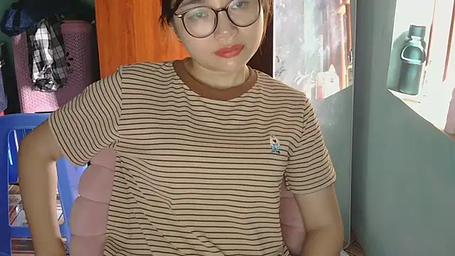 Snapshot of Uhem112 chatting on September 27, 2025, 8:20 am Uhem112 online show from September 27, 2025, 8:20 am