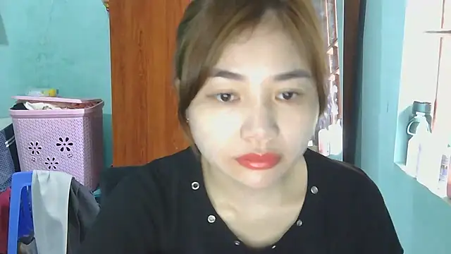 Snapshot of Uhem112 chatting on October 11, 2025, 2:23 am Uhem112 online show from October 11, 2025, 2:23 am