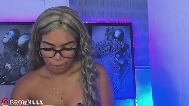  naomibrown  online show from May 15, 2026, 4:21 am