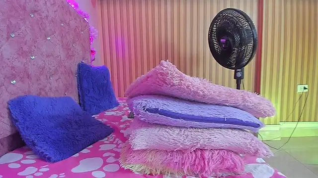 Snapshot of violet_taylor_ chatting on September 20, 2025, 2:27 am violet taylor  online show from September 20, 2025, 2:27 am