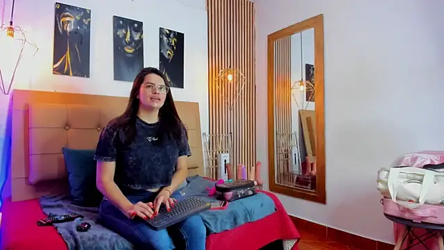  samanthaa foxx online show from November 6, 2025, 10:52 am