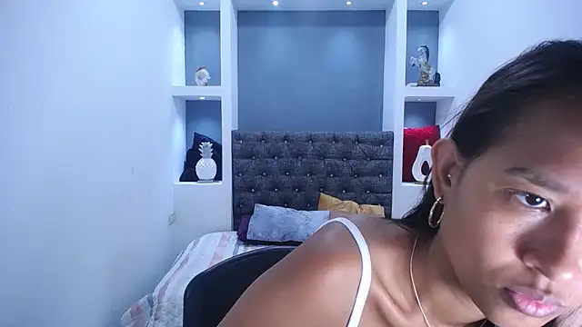 Snapshot of LauraMossart chatting on October 8, 2025, 2:57 am LauraMossart online show from October 8, 2025, 2:57 am