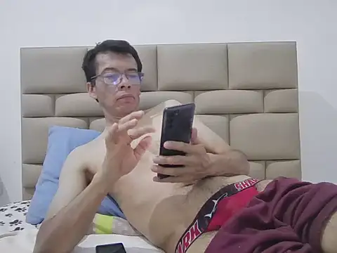 skinnylatino51 online show from March 8, 2026, 12:49 am