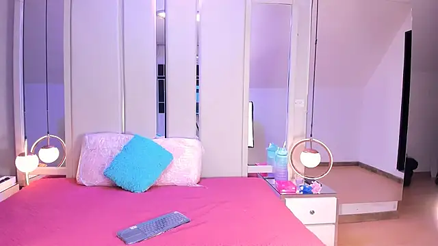 Snapshot of EmmaWilliam1 chatting on September 30, 2025, 5:46 am EmmaWilliam1 online show from September 30, 2025, 5:46 am