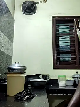 Snapshot of papukurty chatting on October 20, 2025, 2:39 pm papukurty online show from October 20, 2025, 2:39 pm