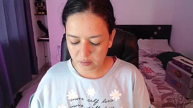 Abbyjoness21 online show from October 16, 2025, 1:08 pm