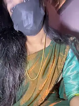 umairahaasan 1 online show from April 17, 2026, 10:07 am