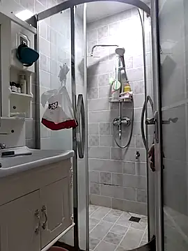 Snapshot of defgghj chatting on October 17, 2025, 2:30 pm defgghj online show from October 17, 2025, 2:30 pm