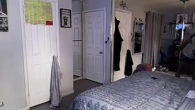 sexyred77713 online show from February 20, 2026, 9:17 pm