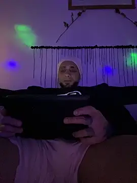 1Richrichard1 online show from May 8, 2026, 9:29 pm