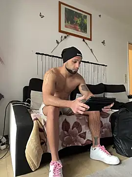 1Richrichard1 online show from May 19, 2026, 8:43 am