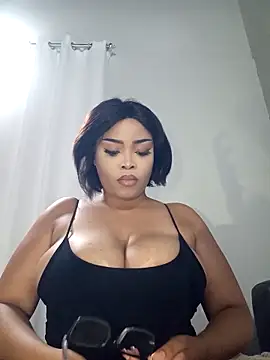 Snapshot of MadamPinky chatting on February 3, 2026, 8:03 pm MadamPinky online show from February 3, 2026, 8:03 pm