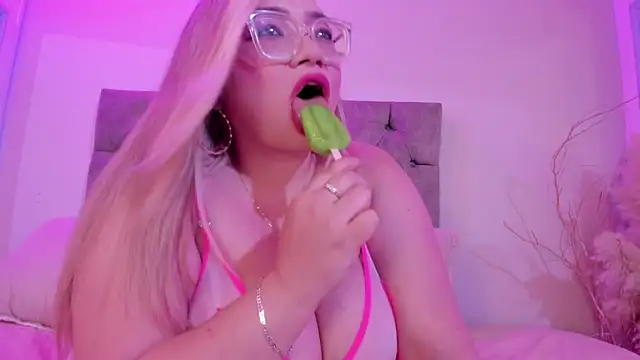 Snapshot of Amber_bunnyx chatting on October 28, 2025, 12:44 am Amber bunnyx online show from October 28, 2025, 12:44 am