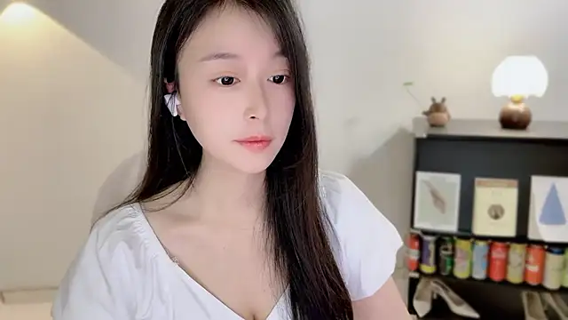 Onechestnut online show from April 2, 2026, 3:02 am