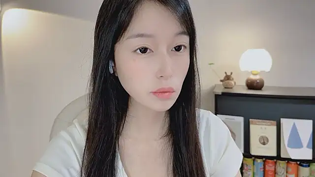 Onechestnut online show from April 15, 2026, 5:02 am