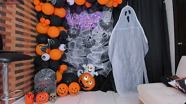 Snapshot of violetta_pretty chatting on October 23, 2025, 7:56 pm violetta pretty online show from October 23, 2025, 7:56 pm