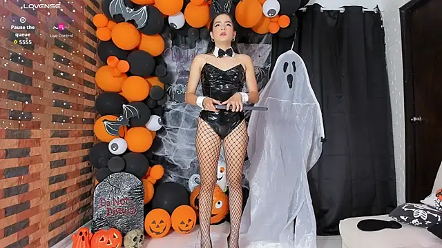 Snapshot of violetta_pretty chatting on October 24, 2025, 8:30 pm violetta pretty online show from October 24, 2025, 8:30 pm