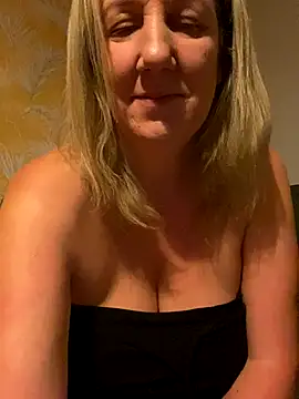 Snapshot of X-Victoria-X chatting on September 20, 2025, 3:55 am X-Victoria-X online show from September 20, 2025, 3:55 am