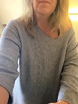 Snapshot of X-Victoria-X chatting on October 4, 2025, 3:57 pm X-Victoria-X online show from October 4, 2025, 3:57 pm