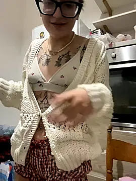 Snapshot of severingratty chatting on October 12, 2025, 6:53 pm severingratty online show from October 12, 2025, 6:53 pm