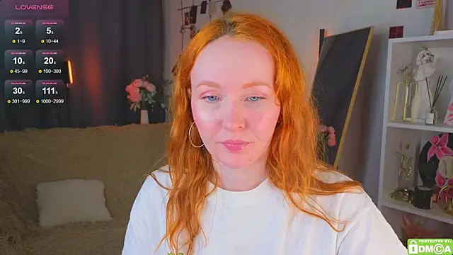 JoyceJones online show from December 1, 2025, 8:42 pm