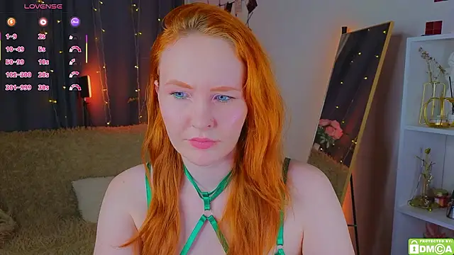 Snapshot of JoyceJones chatting on February 9, 2026, 8:29 pm JoyceJones online show from February 9, 2026, 8:29 pm