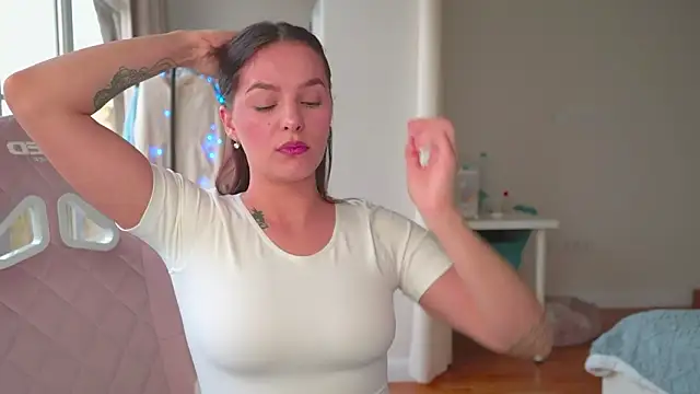 EwelynScott online show from November 5, 2025, 7:00 am