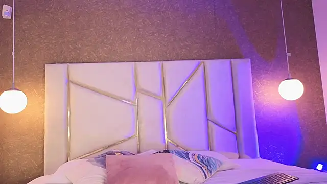 Miiss Bubble online show from October 2, 2025, 7:39 pm