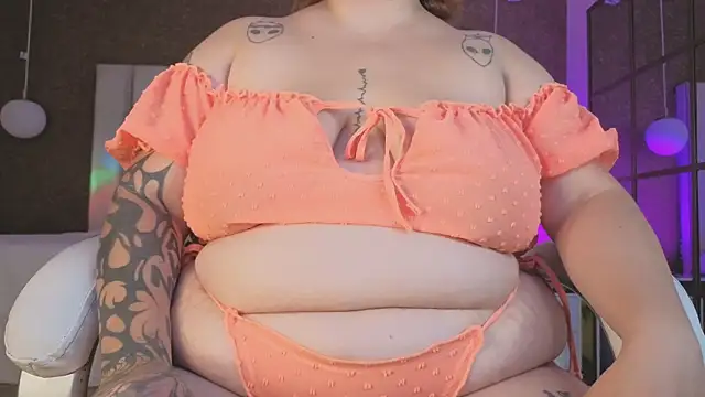 Miiss Bubble online show from November 7, 2025, 7:29 pm