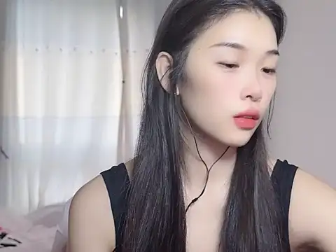 YUNA-kpop online show from August 4, 2026, 9:25 am