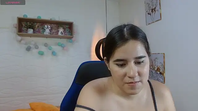 Snapshot of tulunaroja chatting on October 24, 2025, 7:57 pm tulunaroja online show from October 24, 2025, 7:57 pm