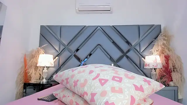 Snapshot of Milan_LewisS chatting on October 7, 2025, 11:55 am Milan LewisS online show from October 7, 2025, 11:55 am