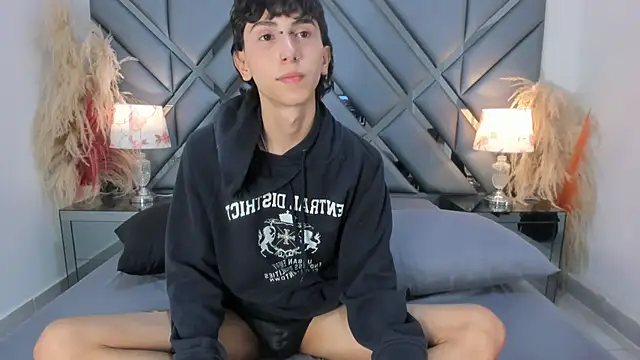 Snapshot of Milan_LewisS chatting on October 17, 2025, 12:18 pm Milan LewisS online show from October 17, 2025, 12:18 pm