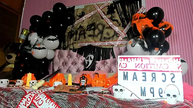 Snapshot of Mindy_19 chatting on October 22, 2025, 10:47 am Mindy 19 online show from October 22, 2025, 10:47 am