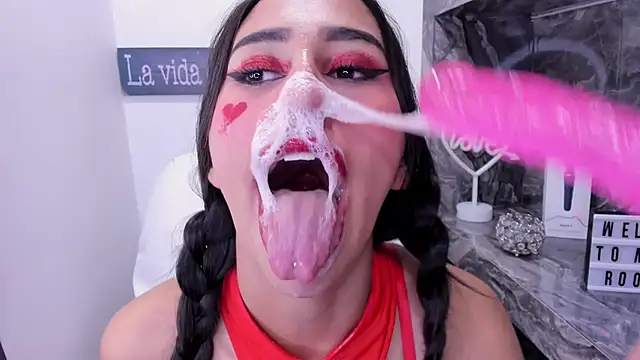 Snapshot of miss___taylor chatting on October 2, 2025, 6:11 pm miss   taylor online show from October 2, 2025, 6:11 pm