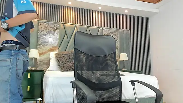 Snapshot of Michael_blue chatting on October 1, 2025, 2:10 pm Michael blue online show from October 1, 2025, 2:10 pm