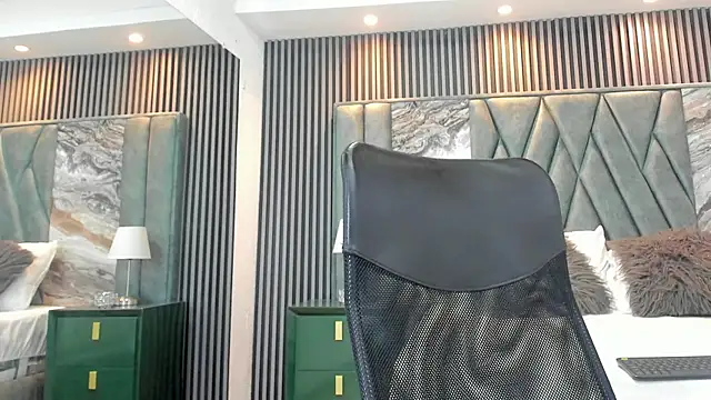 Snapshot of Michael_blue chatting on September 24, 2025, 1:17 pm Michael blue online show from September 24, 2025, 1:17 pm