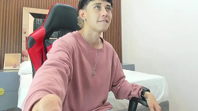 Snapshot of Michael_blue chatting on October 11, 2025, 8:10 pm Michael blue online show from October 11, 2025, 8:10 pm