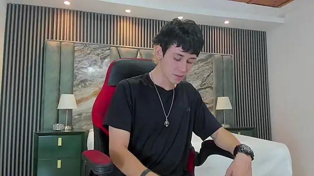 Snapshot of Michael_blue chatting on October 5, 2025, 1:35 pm Michael blue online show from October 5, 2025, 1:35 pm