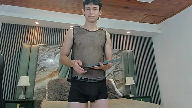 Snapshot of Michael_blue chatting on September 25, 2025, 12:22 pm Michael blue online show from September 25, 2025, 12:22 pm