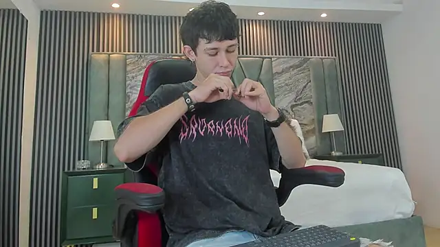 Snapshot of Michael_blue chatting on September 20, 2025, 12:32 pm Michael blue online show from September 20, 2025, 12:32 pm