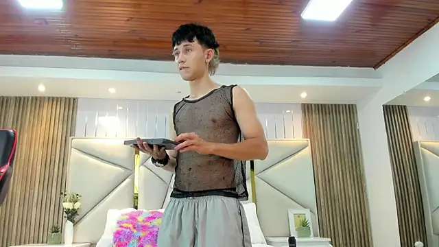 Snapshot of Michael_blue chatting on October 10, 2025, 7:47 pm Michael blue online show from October 10, 2025, 7:47 pm