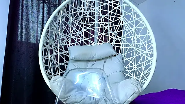 cuteeimy online show from December 16, 2025, 6:56 pm