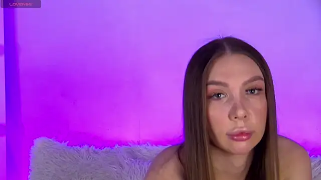 AlysonHuxley  online show from November 4, 2025, 4:44 pm